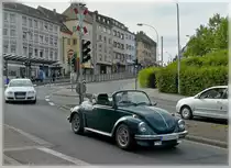 Bei leichtem Nieselregen ist dieses K�fercabrio mit offenem Verdeck unterwegs. 28.05.11