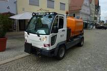Multicar Fumo carrier H mit Wassertank, diese speziell fr den kommunalen Bereich gebaute Fahrzeuge kommen aus Waltershausen in Thringen, Iveco-Diesel mit 2998ccm und 122PS, 70Km/h, Juli 2011