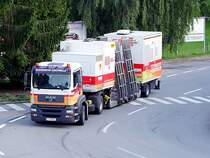 MAN D20-Commonrail rollt als Technische-Kontrolle zum nchsten Einsatzort;110708