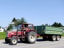 STEYR-768 zieht den mit Gerste beladenen Hnger Richtung Lagerhaus;110710