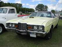 Cabriolet FORD LTD aus dem Landkreis Ostvorpommern beim Oldtimer-Treffen, anllich des Mhlenfestes in Gnoien am 25.06.2011
