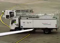 Sonderfahrzeug  5  ~ Enteisung/Deicing, DUS-Ground Handling, EDDL-DUS, D�sseldorf, 20.12.2007, Germany 
