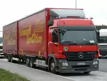 MB Actros MP2 2541 als Tandem-H�ngerzug der Spedition Schwank auf der Rastanlage Kammersteiner Land an der A6. 02.06.2011