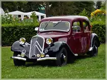 Einer der erst gebauten Citro�n Traction Avant Bj 1934 pr�sentierte sich am 10.07.2011 beim  Schlassfest  in Colpach.