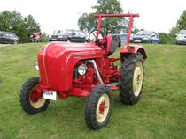 Traktor PORSCHE Standard aus dem Landkreis Gstrow beim Oldtimer-Treffen, anllich des Mhlenfestes in Gnoien am 25.06.2011
