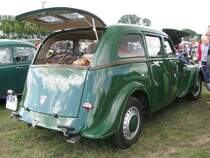 Kombi Peugeot 402 Familiale aus dem Landkreis Demmin beim Oldtimer-Treffen, anllich des Mhlenfestes in Gnoien am 25.06.2011
