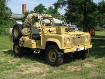 LAND ROVER 110 aus dem Landkreis Prignitz beim 13. Perleberger Oldtimer- und Militrfahrzeugtreffen, Flugplatz Perleberg 10.07.2011
