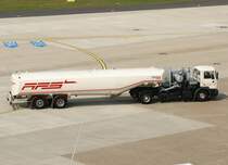 Tankfahrzeug  122  ~  AFS , EDDL-DUS, Dsseldorf, 29.04.2011, Germany 

