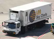 Cateringfahrzeug  132  ~ LSG - Sky Chefs, EDDL-DUS, D�sseldorf, 15.07.2008, Germany 

