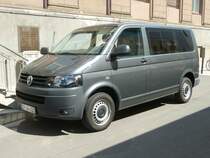 VW T5 steht vor der Bundespolizeiinspektion Erfurt, Juli 2011