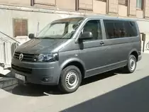 VW T5 steht vor der Bundespolizeiinspektion Erfurt, Juli 2011