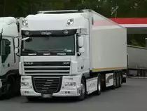 DAF XF 105.460 mit K�hlauflieger aus Italien auf der Rastanlage N�rnberg/Feucht an der A9, 02.06.2011