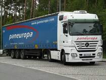 MB Actros MP2 1846  Paneuropa  auf der Rastanlage Nrnberg/Feucht an der A9, 02.06.2011