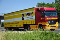 MB Actros 1944  Pfaff Spezialtransporte  auf der A61 bei Miel - 28.06.2011