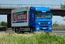 MB Actros 2544 K�hllaster von  Rasting  auf der A61 bei Miel - 28.06.2011