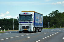 Renault Magnum 440-19T aus den NL  A+G , auf einer Landstrae zwischen A61 und Euskirchen - 17.06.2011