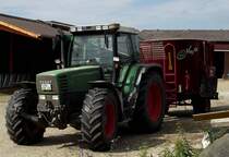 Ein Fendt Favorit 824 in Maintal am 08.07.11 von einen Feldweg aus geknipst