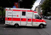 Ein Mercedes Benz Sprinter RTW der DRK in Frankfurt am 09.07.11