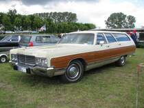 Groraumlimousine CHRYSLER .... aus dem Landkreis Bad Doberan beim Oldtimer-Treffen, anllich des Mhlenfestes in Gnoien am 25.06.2011
