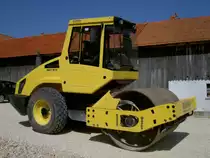 Bomag Walzenzug, Gewicht 7,5 To, 56 KW Deutz Motor, Arbeitsbreite 
1686 mm (11.07.2011)