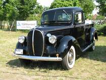 Pick Up FORD TE 917 V 8 aus dem Landkreis Oder-Spree bei der Oldtimer-Show in Paaren/Glien am 12.06.2011
