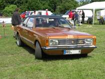 Coup FORD GXL Taunus aus der Hansestadt Rostock beim Oldtimer-Treffen, anllich des Mhlenfestes in Gnoien am 25.06.2011
