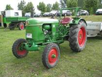 Traktor DEUTZ D 25 aus dem Landkreis Gstrow beim Oldtimer-Treffen, anllich des Mhlenfestes in Gnoien am 25.06.2011
