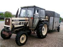 Lamborghini R653 steht mit Einachsh�nger am vor den Stallungen des FIH in Ried i.I.; 080429