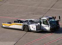 Flugzeugschlepper  56 = Goldhofer AST-3, Lufthansa-LEOS, EDDL-DUS, Dsseldorf, 23.10.2007, Germany 

