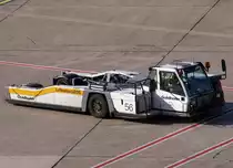 Flugzeugschlepper  56 = Goldhofer AST-3, Lufthansa-LEOS, EDDL-DUS, D�sseldorf, 23.10.2007, Germany 

