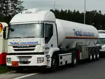 Iveco Stralis 360 Tanksattelzug  Dahm  auf der Rastanlage Kammersteiner Land an der A6. Im Tank befindet sich laut Gefahrentafel fl�ssiges tiefgek�hltes Kohlenstoffdioxid. 02.06.2011