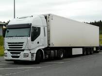 Iveco Stralis 500 mit Khlauflieger aus Spanien auf der Rastanlage Kammersteiner Land an der A6, 02.06.2011