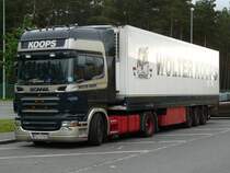 Scania R420 von  Wolter Koops  zugelassen in Polen auf der Rastanlage Kammersteiner Land an der A6, 02.06.2011