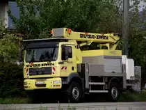 Ein MAN TGA mit Hebeb�hne in Edingen am 15.07.11