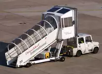 Fluggasttreppe  55  m. Schlepper  16 , EDDL-DUS, D�sseldorf, 23.10.2007, Germany 

