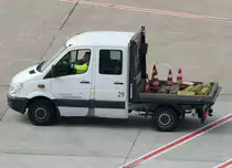 Sonderfahrzeug  29  ~ Kleinlaster, DUS-Ground Handling, EDDL-DUS, D�sseldorf, 29.04.2011, Germany 

