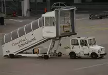 Fluggasttreppe  56  m. Schlepper  01 , EDDL-DUS, D�sseldorf, 22.05.2008, Germany 

