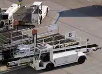 Gep�ckf�rderer  49 , DUS-Ground Handling, EDDL-DUS, D�sseldorf, 23.10.2007, Germany 

