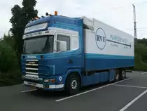 Aus den Niederlanden kam dieser SCANIA-Kasten-LKW,am 13.Juli 2011,nach Bergen/R�gen. 
