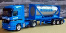 MERCEDES BENZ ACTROS LH Curt Richter mit 20 ft. Tankcontainer 
Sondermodell von Herpa fr RICHTER Aufl.2000St.