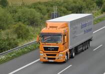 MAN Sattelzug, auf der A2, bei Lehrte am 21.07.2011.