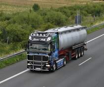 DAF XF Tankzug, in Lehrte auf der A2 am 21.07.2011.
