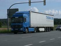 Mercedes-Sattelzug berquerte,am 26.Juli 2011 eine Kreuzung bei Bergen/Rgen.