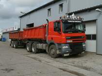 DAF-Hngerzug,am 26.Juli 2011,vor einer Reifenstation in Bergen/Rgen.