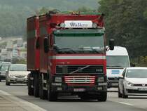 Achtung, belgischer Mistbomber. Volvo FH Hngerzug am 26.07.2011 auf der A4 kurz vor der Niederlndischen Grenze.