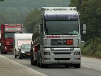 MAN mit Tankauflieger am 26.07.2011 auf der A4 kurz vor der Niederlndischen Grenze.