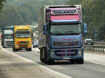 Gleich drei mal Volvo FH mit Auflieger am 26.07.2011 auf der A4 kurz vor der Niederlndischen Grenze.
