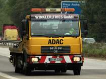  Gelber Engel  mit MAN Abschlepper am 26.07.2011 auf der A4 kurz vor der Niederlndischen Grenze.