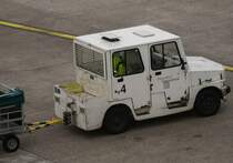 Schlepper  44  m. Gepckanhnger, DUS-Ground Handling, EDDL-DUS, Dsseldorf, 22.05.2008, Germany 


