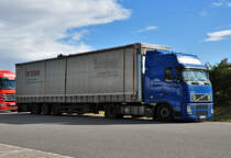 Volvo FH12 460 auf einem Parkplatz an der A61 bei Alzey - 18.07.2011